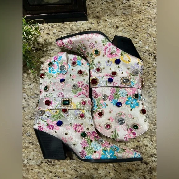 AZALEA WANG DILIGENT EMBELLISHED BASIC CHUNKY BOOTIE IN BONE 7.5 - Picture 7 of 16